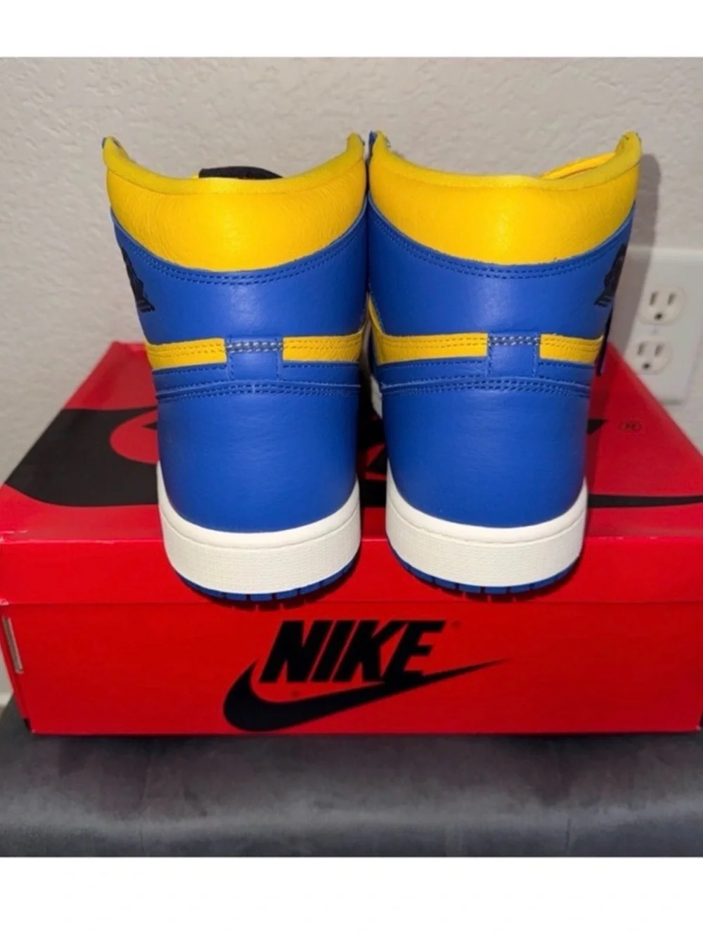 Nike Air Jordan 1 High Reverse Laney Sneakers in Blue and Yellow - Picture 6 of 9